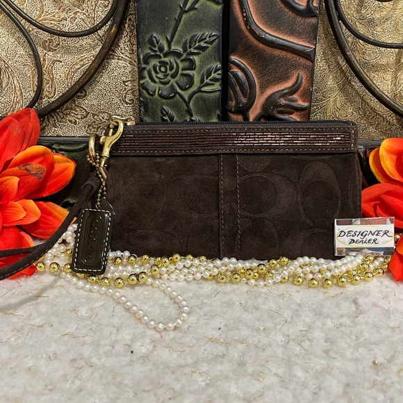 Authentic COACH Suede Embossed Sequined Chocolate Brown Wristlet VGC! - Picture 1 of 9